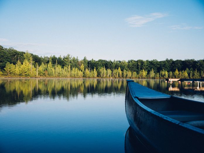 A lake where you can enjoy a boat ride