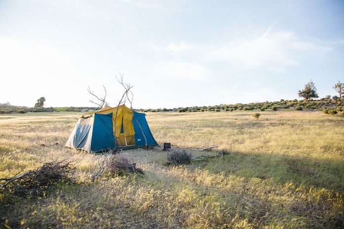 A camping tent that can fit a group of 4 to 6 persons