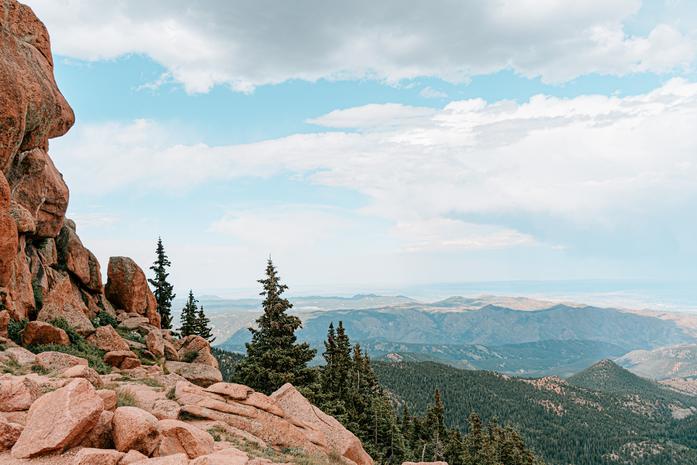 A beautiful view from Pikes Peak in Denver