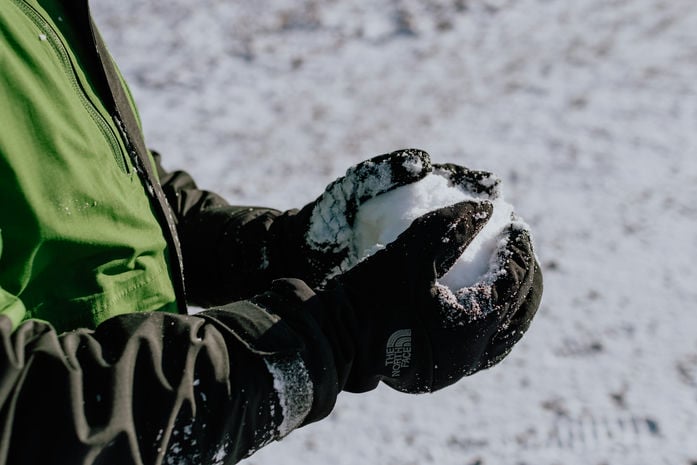 Waterproof winter gloves guarantee dry hands